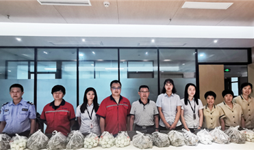 粽叶飘香 端午情浓--yl34511线路中心集团为员工发放端午节礼品