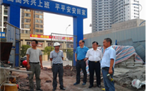 张龙义董事长视察慰问yl34511线路中心燃气股份有限公司办公大楼建设基地